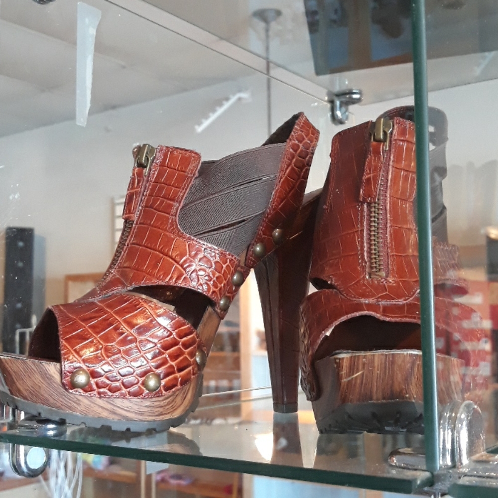 Jessica Simpson Brown Heels size 7.5